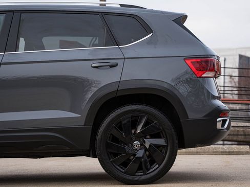 Used 2024 Volkswagen Taos SEL image 4