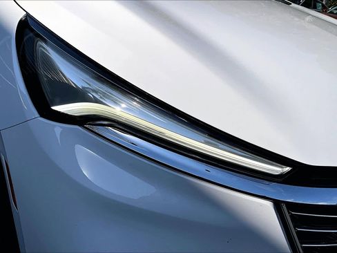 Used 2023 Buick Enclave Essence image 27