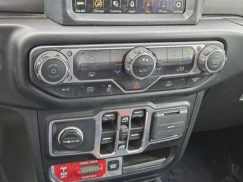 Used 2023 Jeep Wrangler Unlimited Rubicon 4xe AWD/4WD image 31