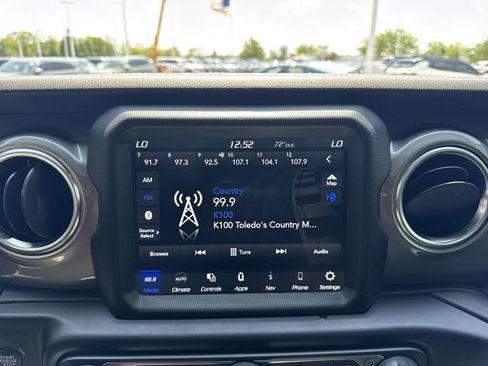 Used 2022 Jeep Wrangler Unlimited Sahara AWD/4WD image 13