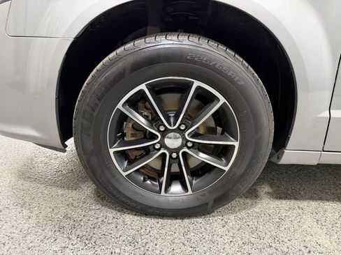 Used 2017 Dodge Grand Caravan GT FWD image 27