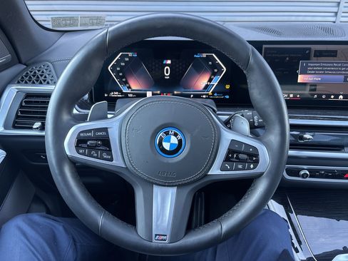 Used 2025 BMW X5 xDrive50e w/ M Sport Package image 15