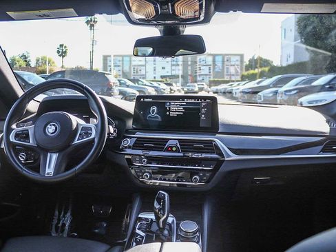 Used 2023 BMW 530e w/ M Sport Package image 12