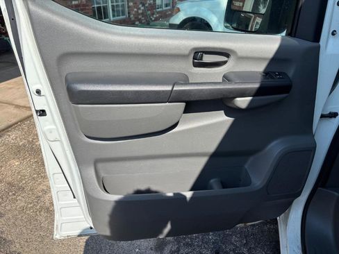 Used 2014 Nissan NV 1500 SV RWD image 10