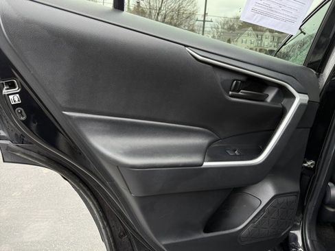 Used 2020 Toyota RAV4 LE AWD/4WD image 28