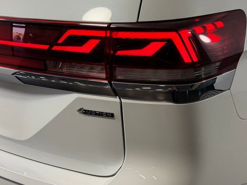 Used 2024 Volkswagen Atlas SEL Premium R-Line image 14