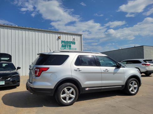 Used 2018 Ford Explorer XLT w/ Equipment Group 201A AWD/4WD image 7