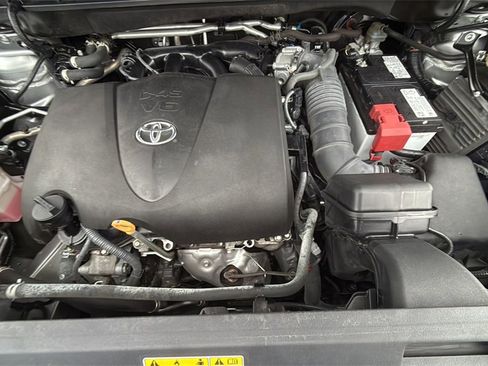 Used 2022 Toyota Highlander XSE image 25