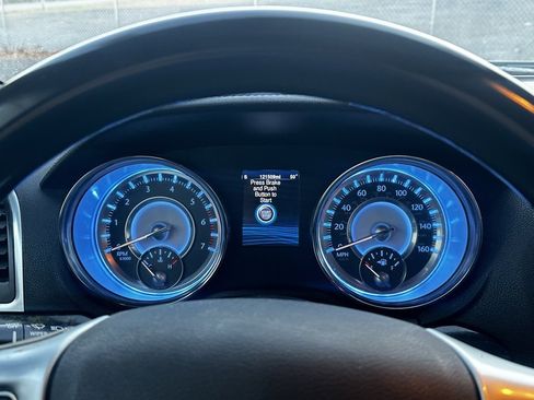Used 2013 Chrysler 300 C image 10