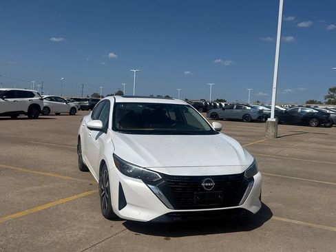 Certified 2025 Nissan Sentra SV w/ SV Premium Package FWD image 3