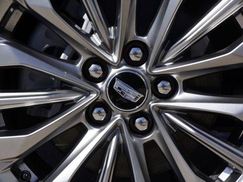 Used 2025 Cadillac XT4 Premium Luxury image 18