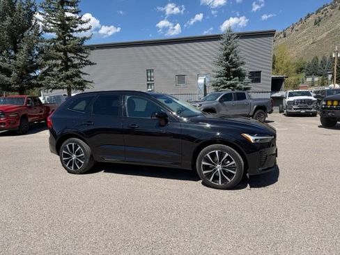 Used 2024 Volvo XC60 B5 Plus AWD/4WD image 6