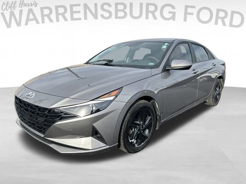 Used 2022 Hyundai Elantra SEL image 3