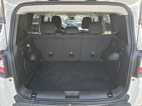 Used 2023 Jeep Renegade Latitude w/ Premium Group image 27