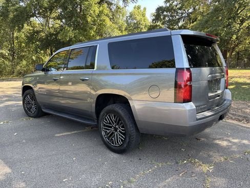 Used 2019 Chevrolet Suburban LT RWD image 6