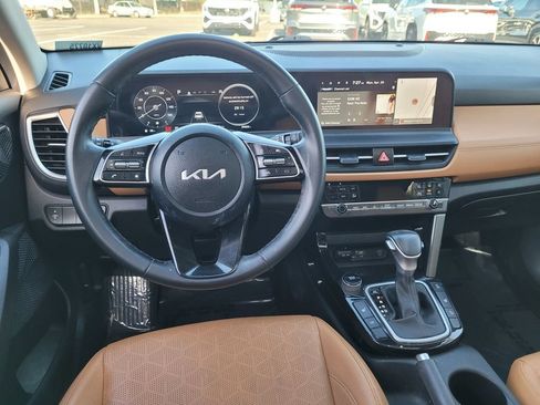Used 2024 Kia Seltos EX AWD/4WD image 19