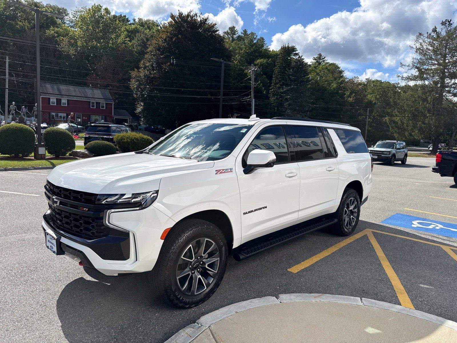 Used 2024 Chevrolet Suburban Z71 w/ Luxury Package AWD/4WD image 4