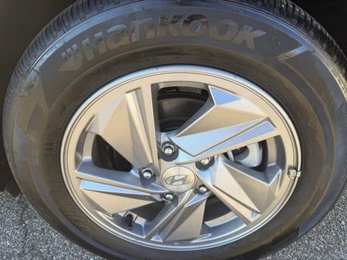 Certified 2025 Hyundai Elantra SE image 8