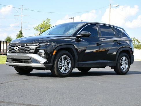 Used 2025 Hyundai Tucson SE FWD image 3