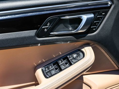 Used 2022 Porsche Macan w/ Premium Package Plus AWD/4WD image 22