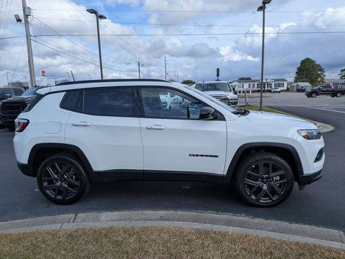 New 2026 Jeep Compass Latitude image 4