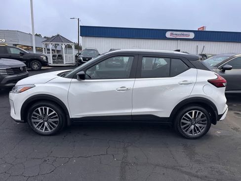 Used 2023 Nissan Kicks SV image 6