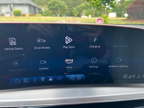 Used 2025 Cadillac Lyriq Sport AWD/4WD image 28