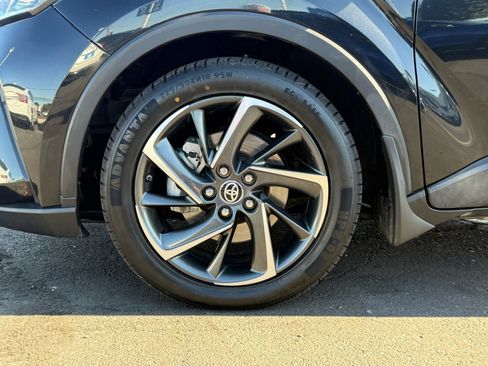 Used 2020 Toyota C-HR Limited image 11