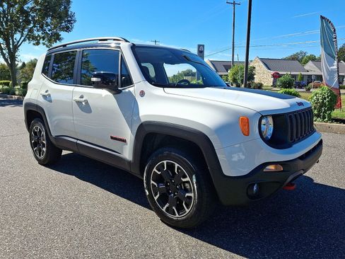 Used 2023 Jeep Renegade Trailhawk image 3