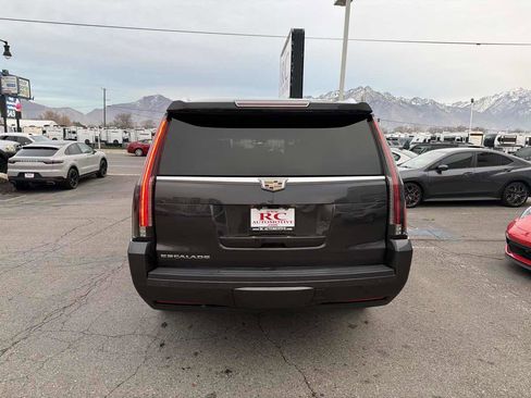 Used 2018 Cadillac Escalade ESV Premium Luxury image 4