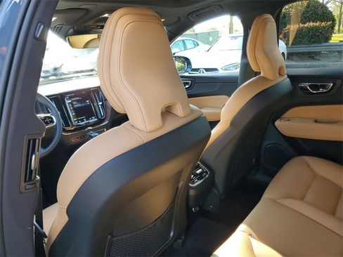 Used 2020 Volvo XC60 T5 Inscription image 12