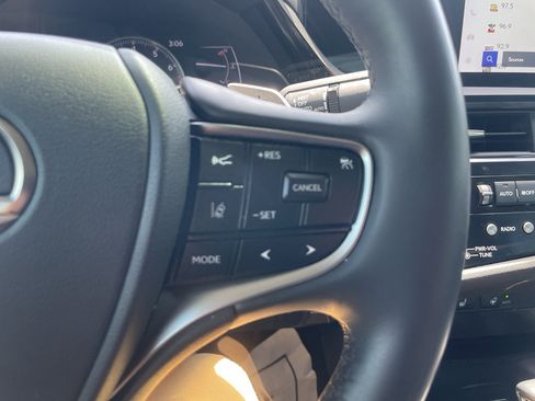 Used 2024 Lexus ES 350 w/ Premium Package FWD image 14