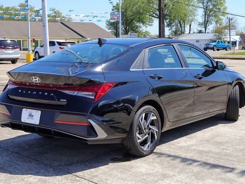 Used 2024 Hyundai Elantra Limited image 23