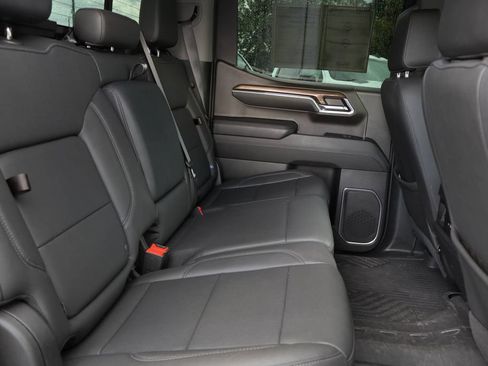 Used 2024 Chevrolet Silverado 1500 LT Trail Boss w/ Convenience Package II AWD/4WD image 26