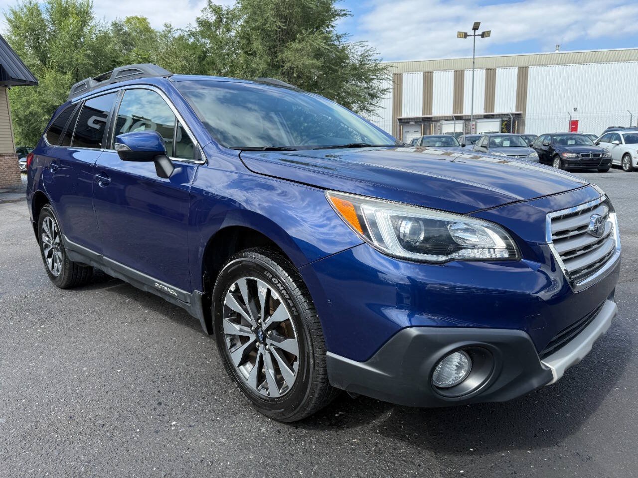 Used 2017 Subaru Outback 2.5i Limited w/ Popular Package #5 AWD/4WD image 3
