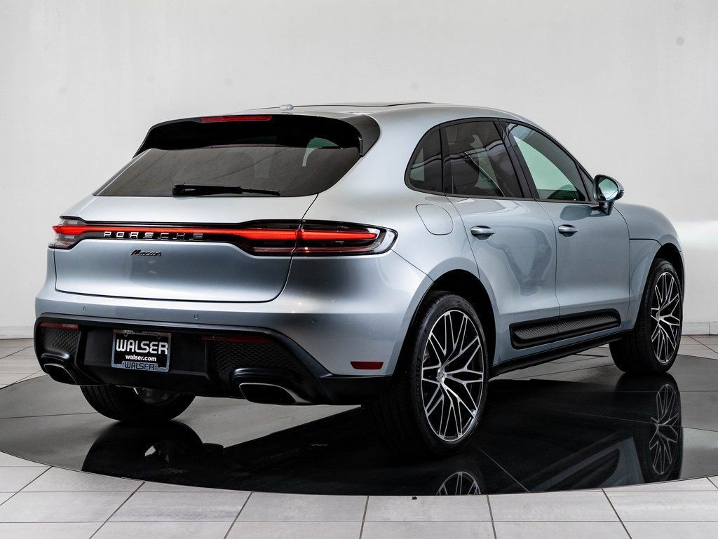 Certified 2025 Porsche Macan AWD/4WD image 8