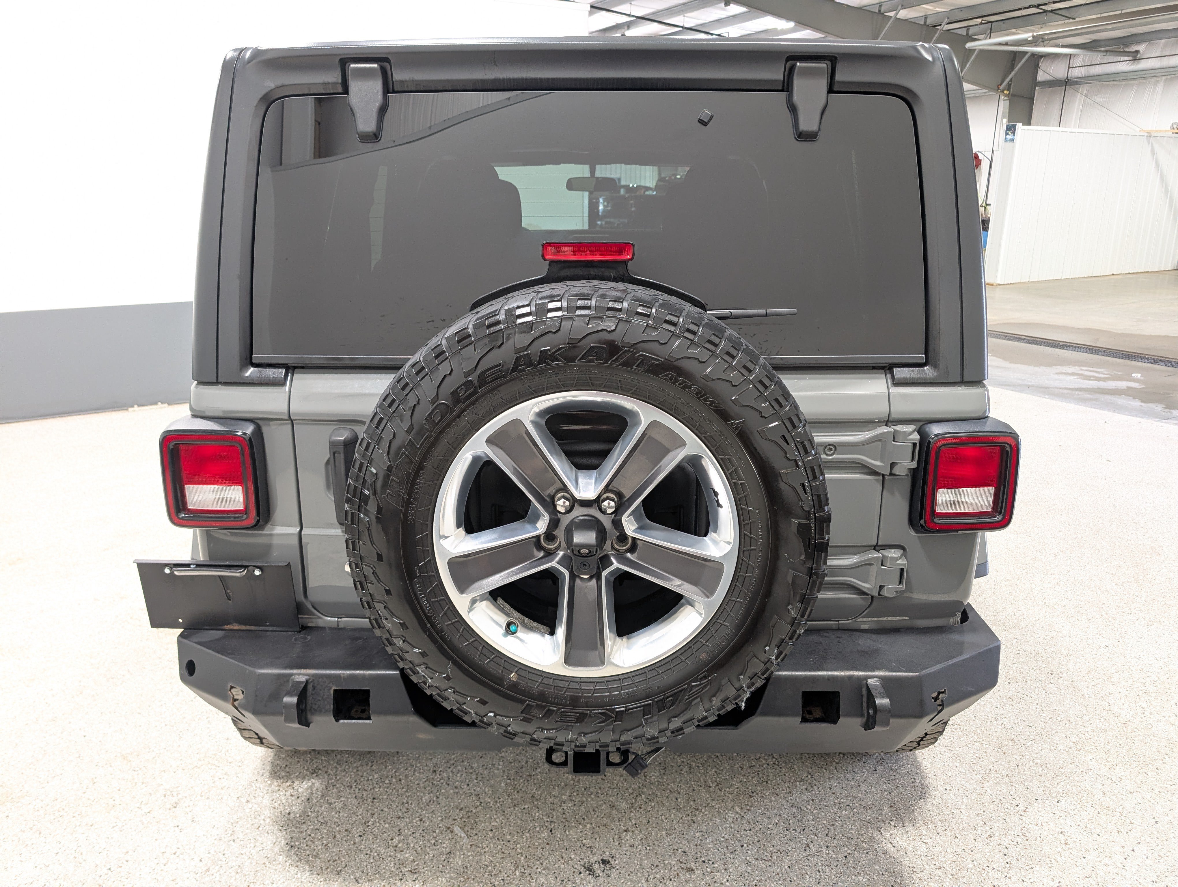 Used 2019 Jeep Wrangler Unlimited Sahara w/ Cold Weather Group AWD/4WD image 4