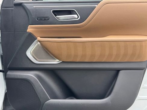 Used 2025 INFINITI QX80 Sensory image 27