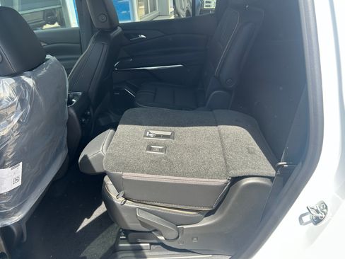 New 2026 Chevrolet Traverse High Country w/ LPO, Floor Liner Package AWD/4WD image 36
