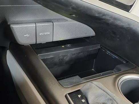 Used 2022 Toyota Camry SE FWD image 19