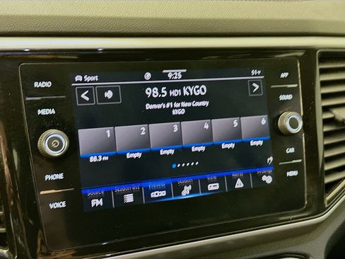 Used 2022 Volkswagen Atlas Cross Sport SE image 21