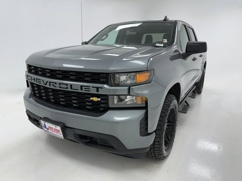 Used 2020 Chevrolet Silverado 1500 Custom w/ Custom Value Package image 4