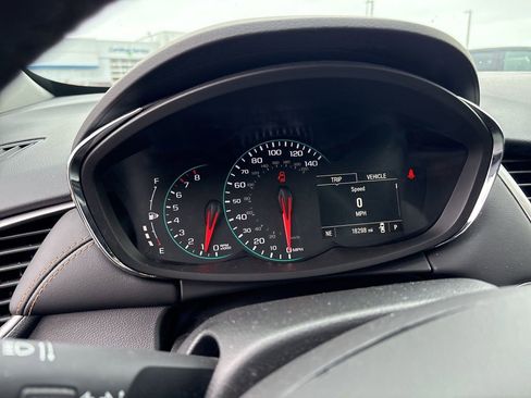 Used 2022 Chevrolet Trax LT w/ LT Convenience Package image 8