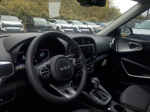 New 2025 Kia Soul LX image 18