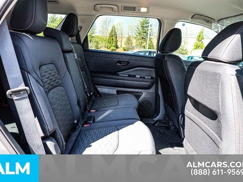 Used 2025 Nissan Pathfinder S image 24