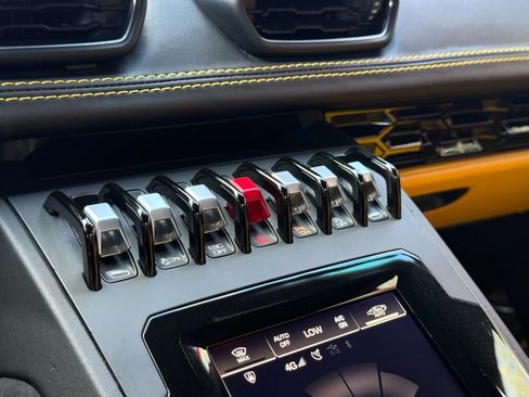 Used 2022 Lamborghini Huracan EVO image 30