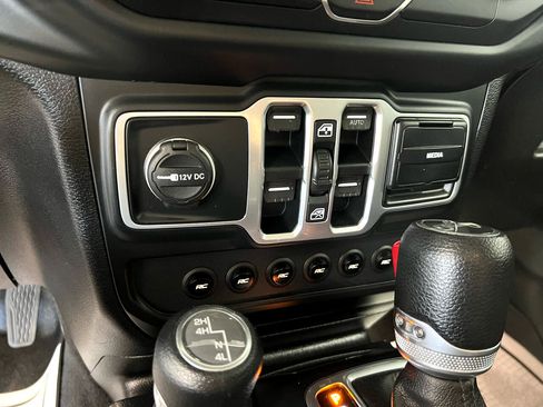 Used 2018 Jeep Wrangler Unlimited Sport S image 33