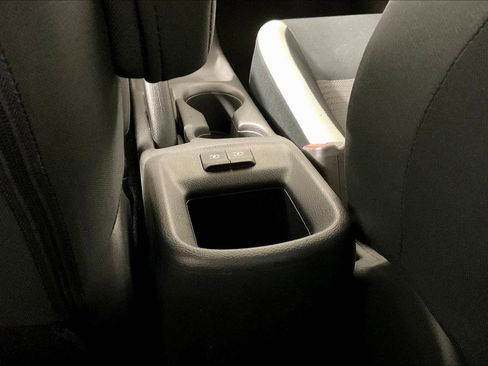 Used 2020 Nissan Versa SV FWD image 10