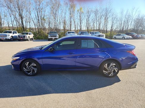Used 2025 Hyundai Elantra SEL w/ Cargo Package image 5