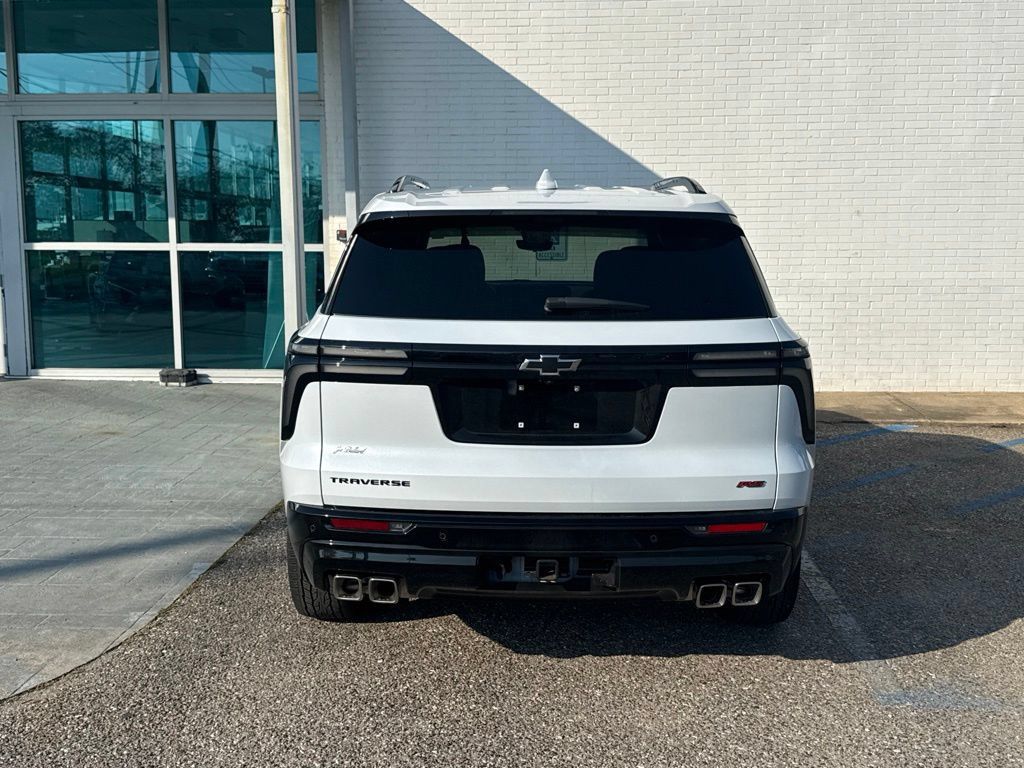 Used 2026 Chevrolet Traverse RS w/ LPO, Floor Liner Package FWD image 5